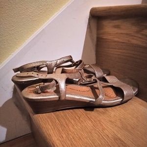 Sofft gold leather shoes NWT